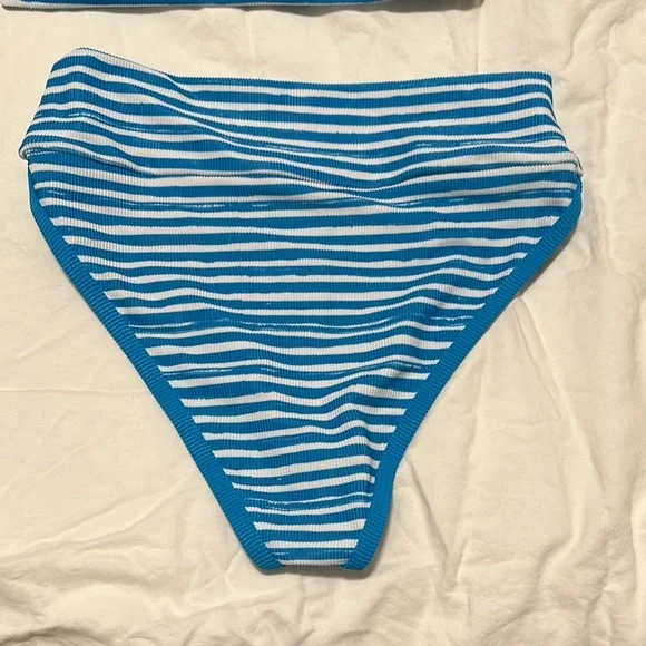 LainSnow Large bottom Medium top Blue and White Striped Bikini Set - Picture 3 of 8